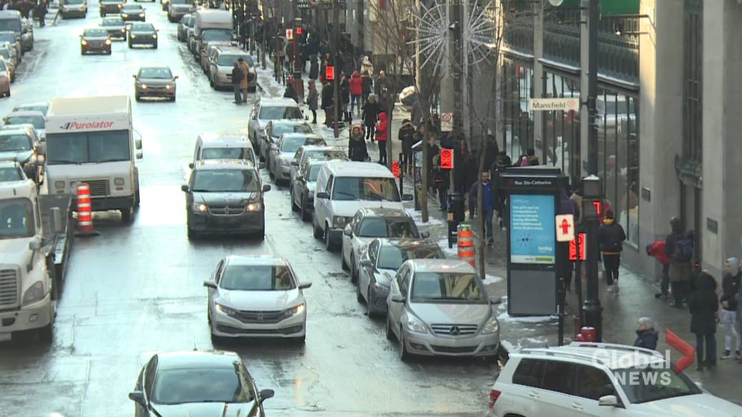 Click to play video: 'More workers using cars for travel as Montreal's urban sprawl grows: study'