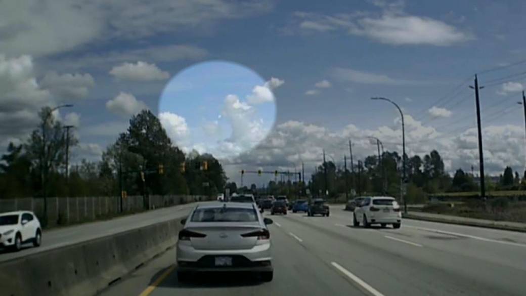 Click to play video: 'Video captures possible meteor falling from the sky onto the Vancouver metro'