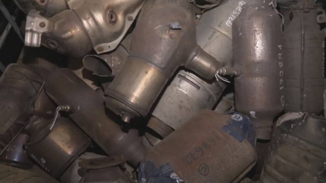 Click to Play Video: 'Catalytic Converter Theft Turns Into Vancouver Robbery'