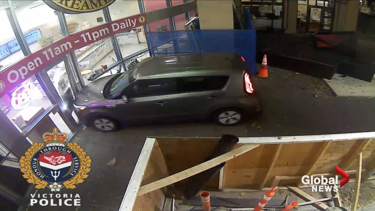 Click to play video: 'Suspected drug driver crashes in front of Victoria BC's business'