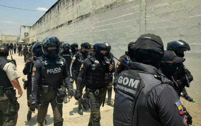The national police of Ecuador, during the operation to regain control of the Guayaquil prison, on September 30, 2021.