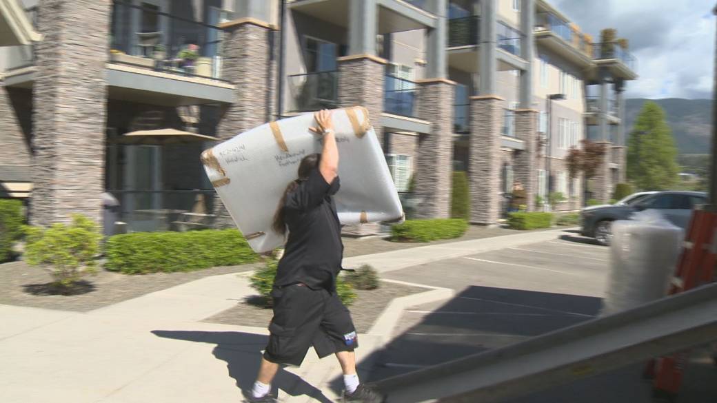 Click to play video: '' It's All Hands On ': Certain Okanagan Businesses Are Booming Due To Strong Property Market In Okanagan' '