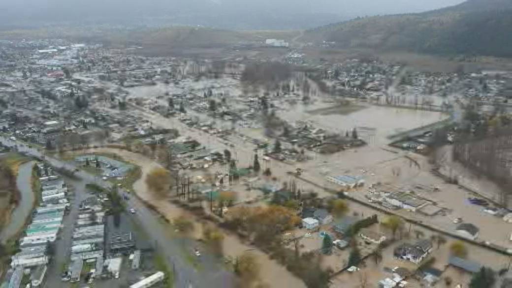 Click to play video: 'First Fire, Now Floods: Merritt, BC People On The Move Again After City Submerges'