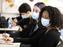 Some experts and school workers wonder why Quebec has announced that masks will no longer be required in classrooms as of November 15, instead of waiting until younger children can be vaccinated.