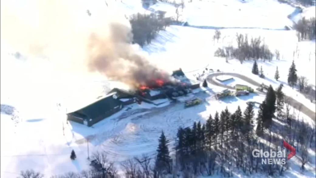 Click to play video: 'Morden Golf Course Clubhouse Burns Down'