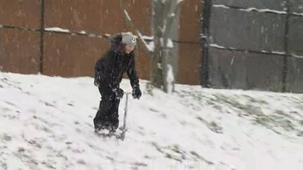 Click to play video: 'GTA sees first snow of the season'
