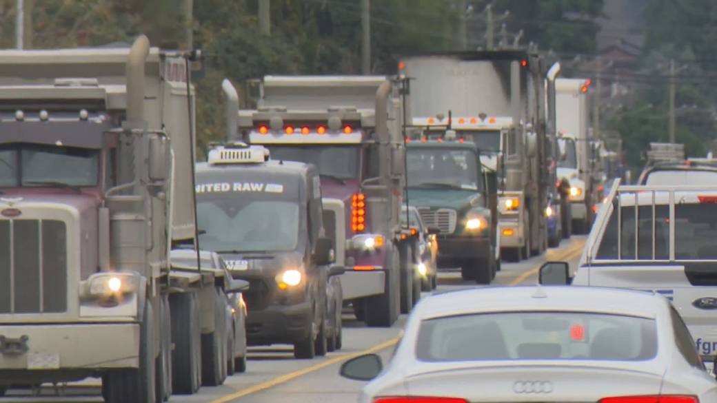 Click to play video: 'British Columbia Floods: No timetable for full reopening of the Trans-Canada Highway'