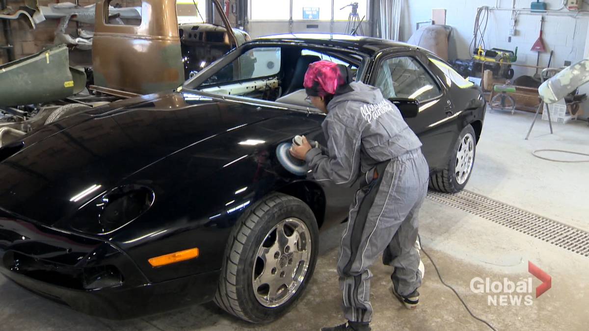 Click to play video: 'Canada's First Women-Only Body Shop'