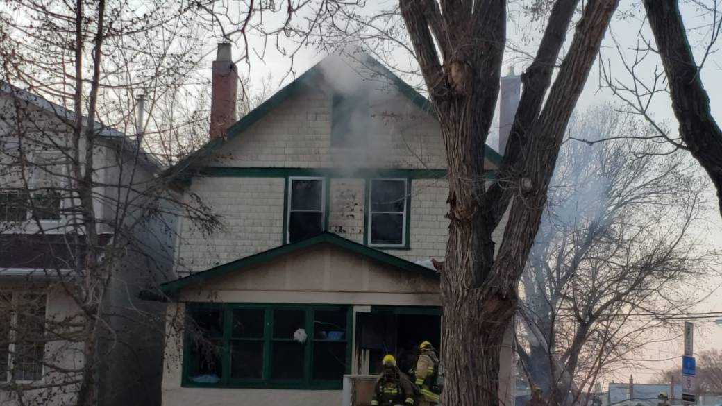 Click to play video: 'Crews Battle House Fire in Regina's Cathedral neighborhood'