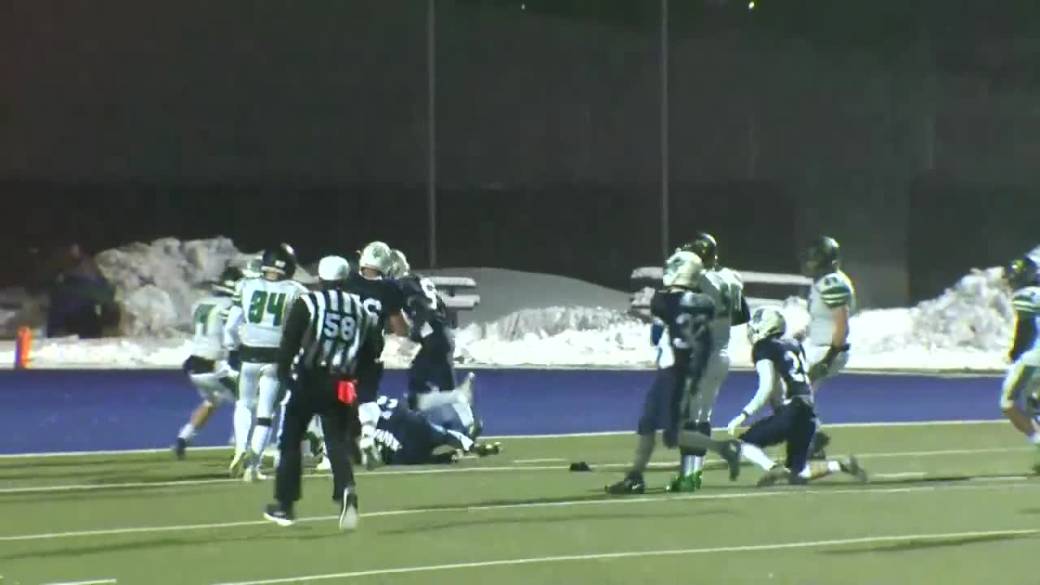 Click to play video: 'Vincent Massey Trojans Defeat Grant Park Pirates To Win WHSFL ANAVETS Bowl'