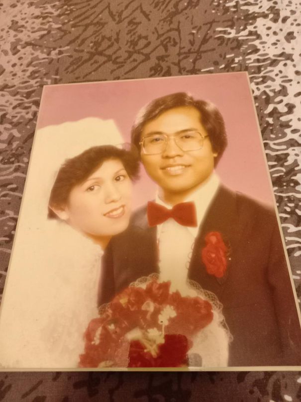 Anna Ng and Peter Pang on their wedding day.  They were both sick with COVID-19 and Anna died on her 40th anniversary in May.