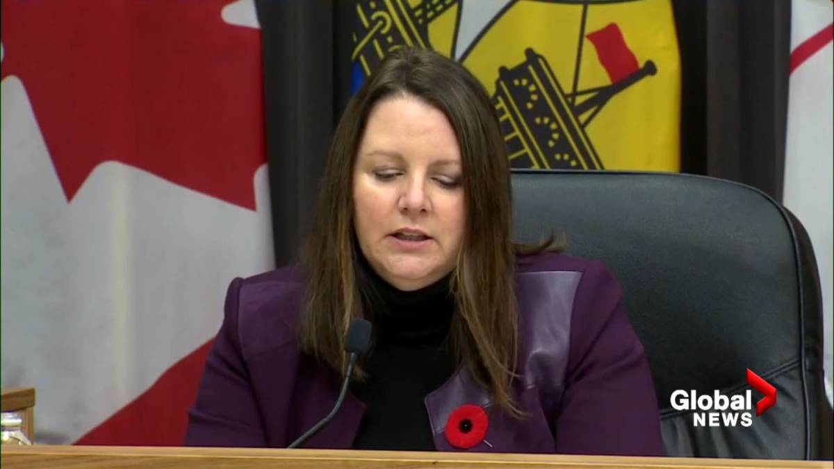 Click to Play Video: 'New Brunswick's Best Doctor Blames Rulebreakers for Prolonging the COVID-19 Outbreak in Moncton'