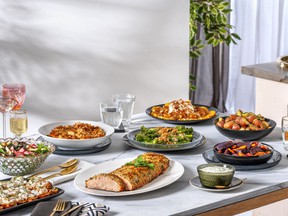 Get a little help in the kitchen when preparing Christmas dinners.  Meal delivery kits, starting at $ 11 per serving, HelloFresh.ca
