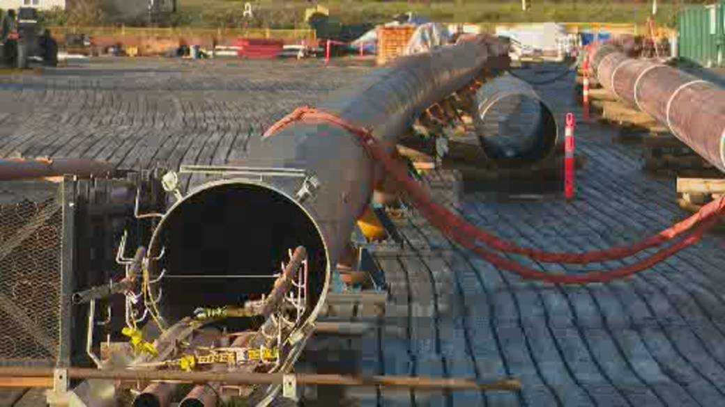 Click to play video: 'BC's fight for fuel: Trans Mountain expects to restart pipeline to reduced capacity in days'