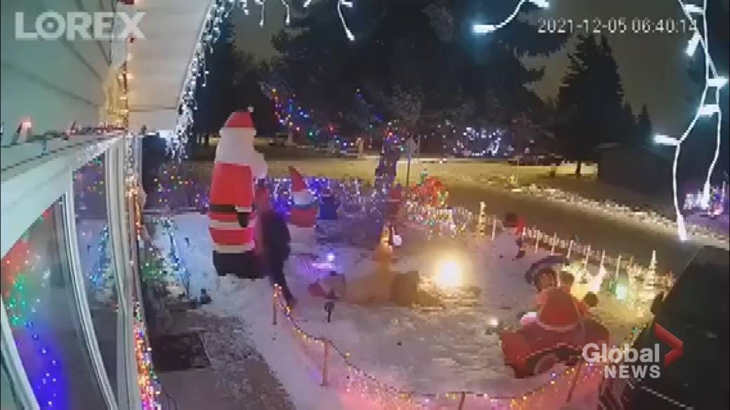 Click to play video: 'Saskatoon House Attacked by Christmas Vandal'