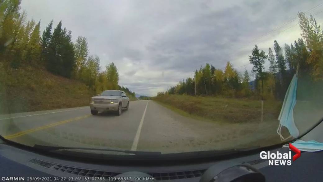 Click to play video: 'Dashcam footage captures dangerous driving on BC Highway'
