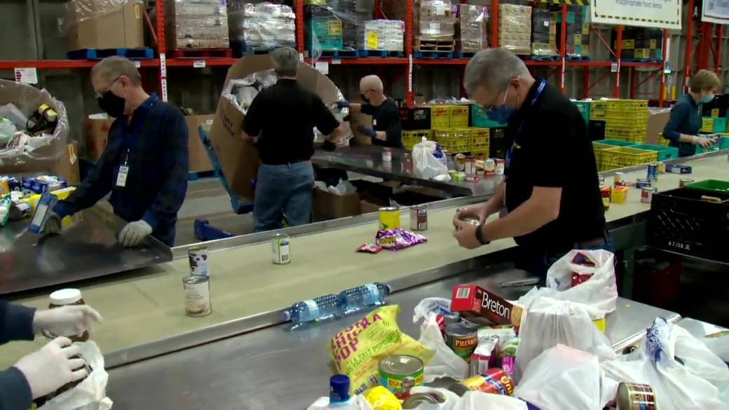 Click to play video: 'Month of Giving: Calgary Food Bank Helps Food Insecure Families and Individuals'
