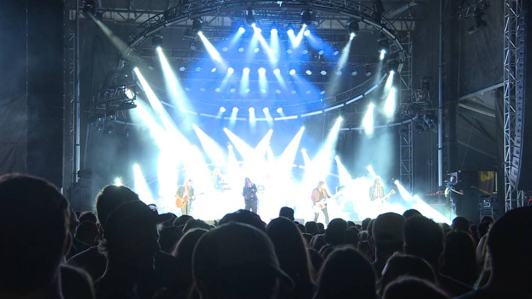 Click to play video: 'Hiccup on the premises at The Glorious Sons concert in Kingston'