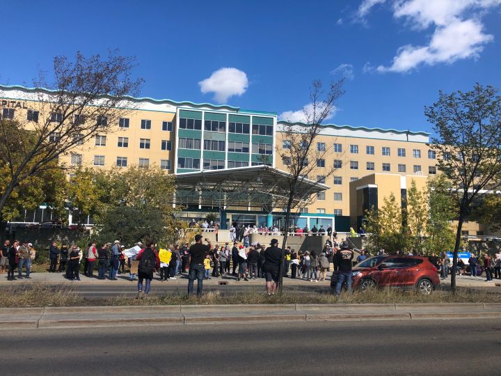 Click to play video: 'Protest Held in Edmonton Against COVID-19 Passport Idea'