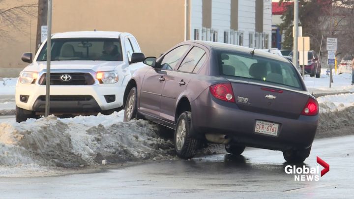 Click to Play Video: 'Freezing Rain Causes Trouble for Edmontons Thursday'