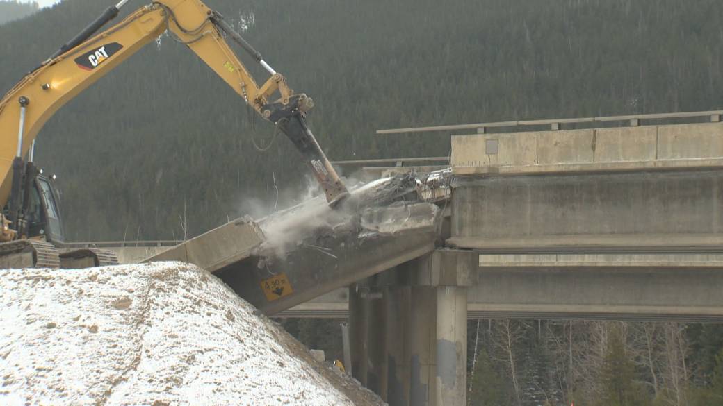 Click to Play Video: 'Ongoing Repairs on Coquihalla Highway, Officials Trust January Reopening Schedule'