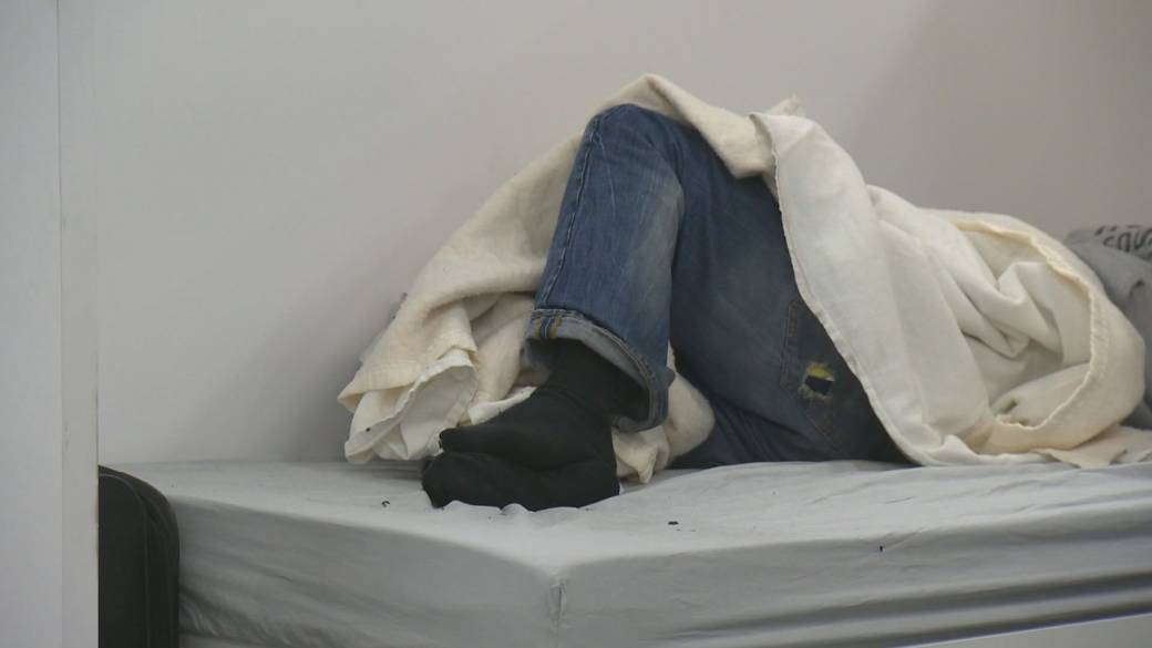 Click to play video: 'Governments establish self-isolation units for homeless people in Victoria'