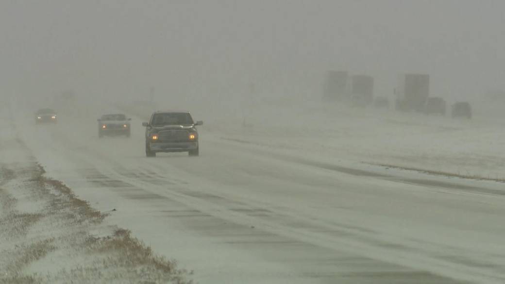 Click to play video: 'Winter Driving Tips and What to Have in a Road Safety Kit'