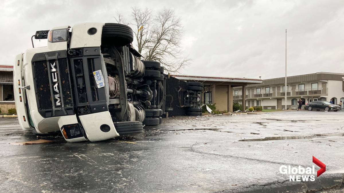 Click to play video: 'Dozens Killed, Many Caught As Deadly Tornadoes Ravage Multiple US States'