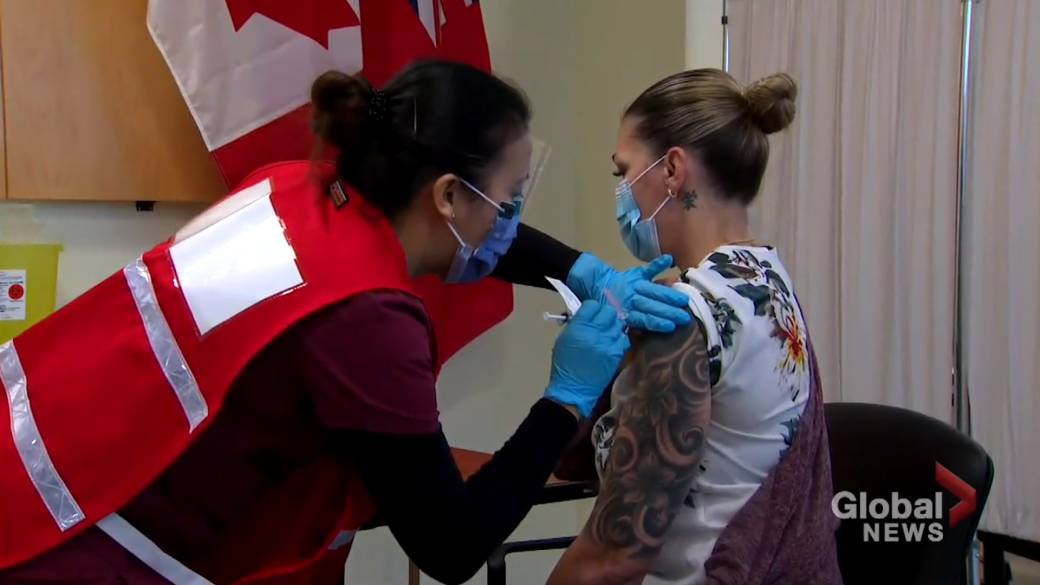 Click to play video: 'Ottawa Hospital Administers City's First COVID-19 Vaccine'