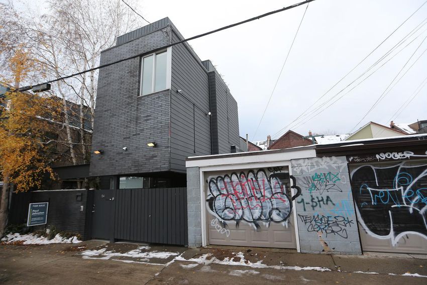 54 Croft St. is also on the market for $ 3.25 million.