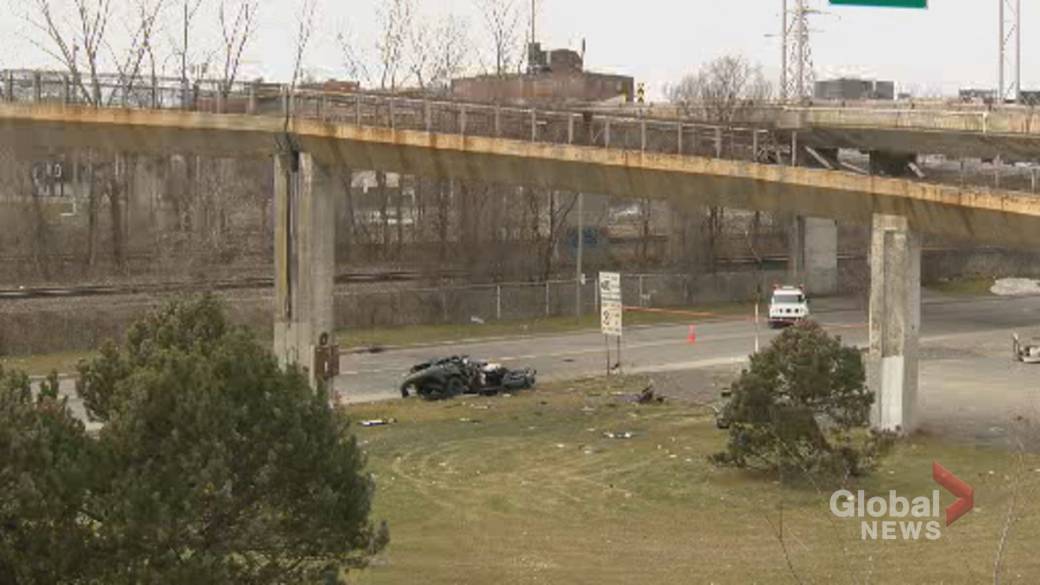 Click to play video: '2 Men Injured After Vehicle Fell From Flyover On West Island Of Montreal'