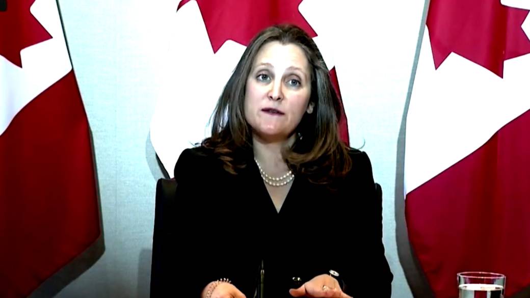 Click to play video: 'COVID-19: Freeland Discusses Details, Qualifications for $ 300-a-Week Benefit'