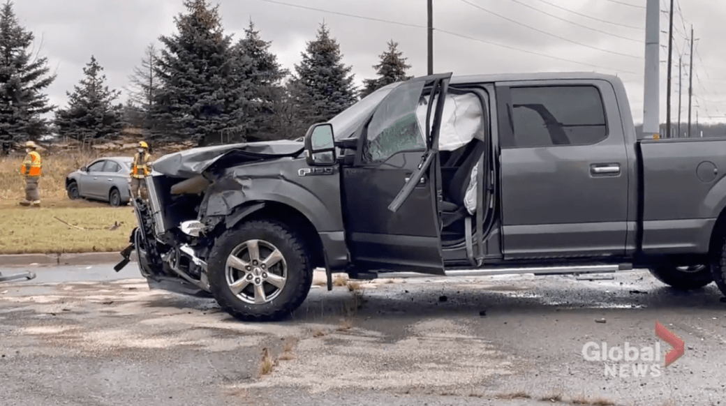 Click to play video: 'SIU investigates police chase with a stolen bakkie from Port Hope, kills one man, injures one'