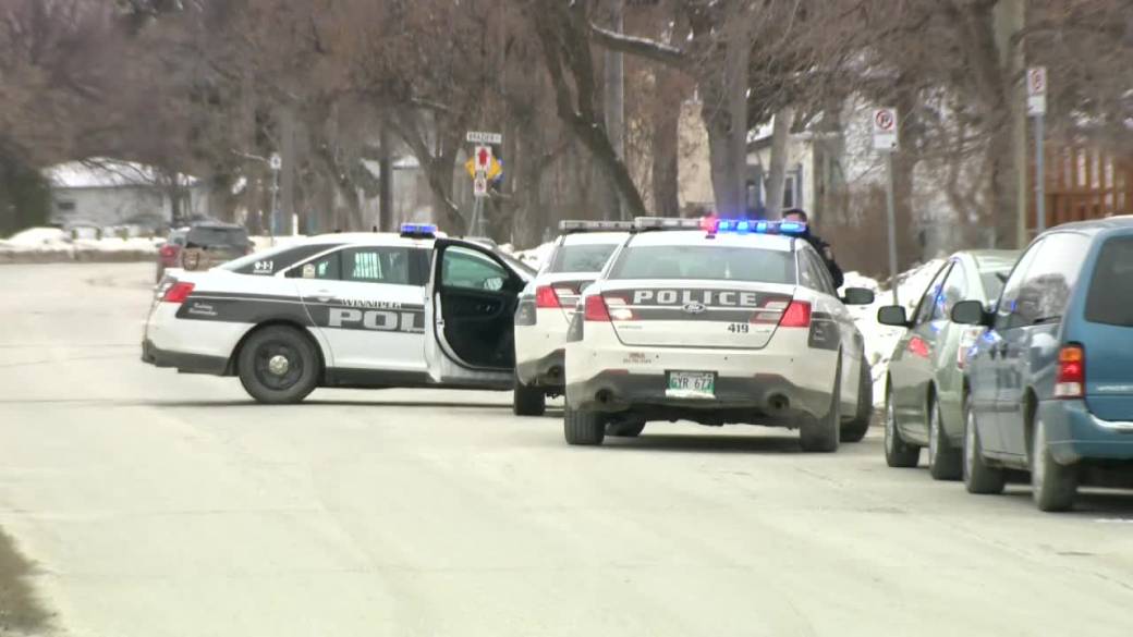 Click to play video: 'State of emergency remains in force, but Winnipeg police see gradual decline in COVID-19 cases'
