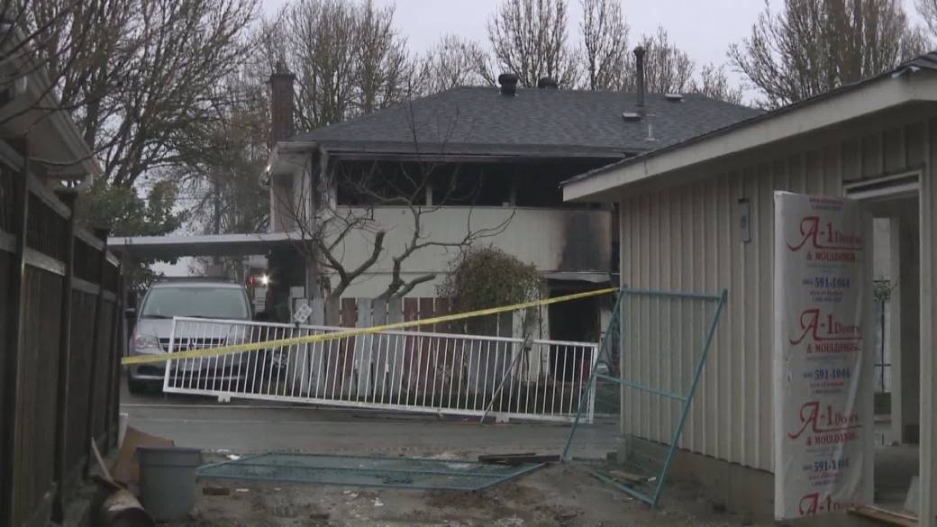 Click to play video: 'Child, mother and grandfather killed in East Vancouver house fire'