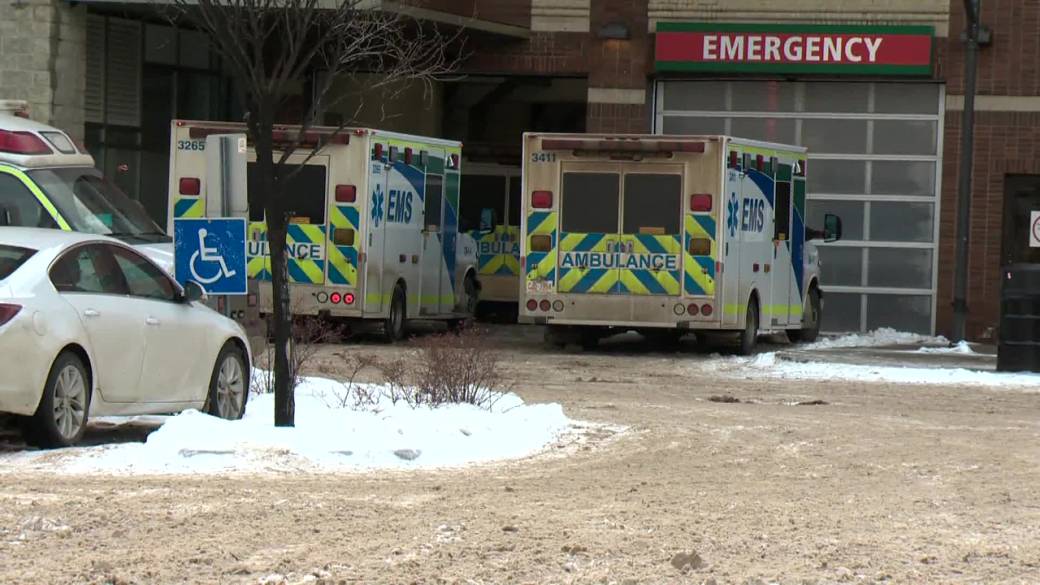 Click to play video: 'Alberta paramedics union worries about increase in calls,' red alert 'ambulance shortages'