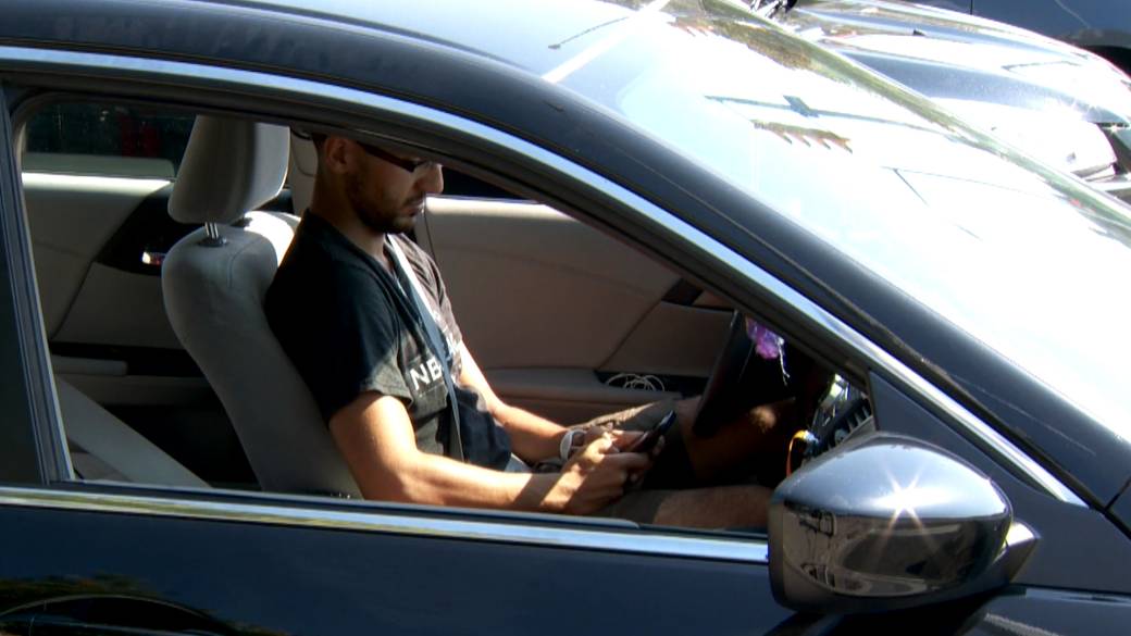 Click to play video: 'Study: Canadians more distracted on the road in 2021'