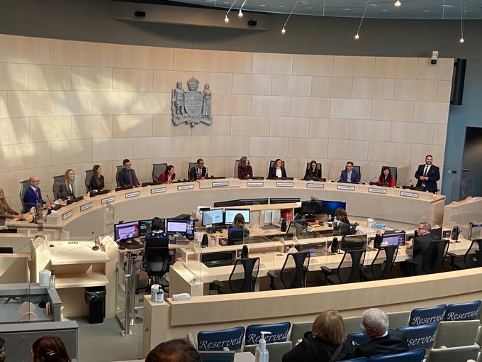 Click to play video: 'Edmonton officially has a new mayor and city council'