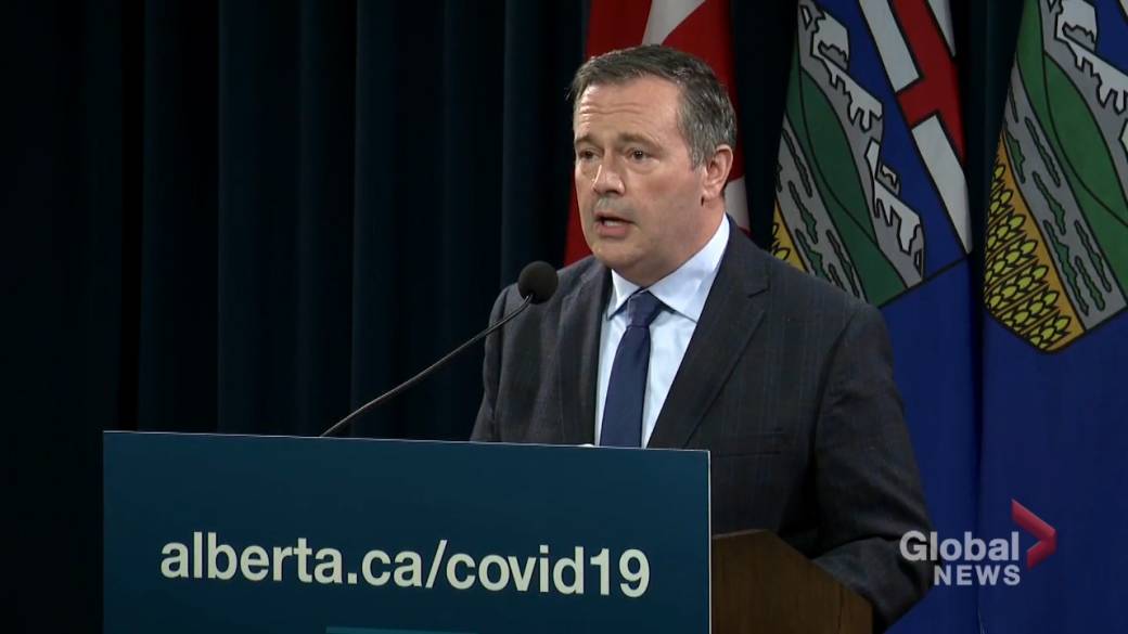 Click to play video: '' We were wrong ': Jason Kenney apologizes for moving to COVID-19 endemic before 4th wave'