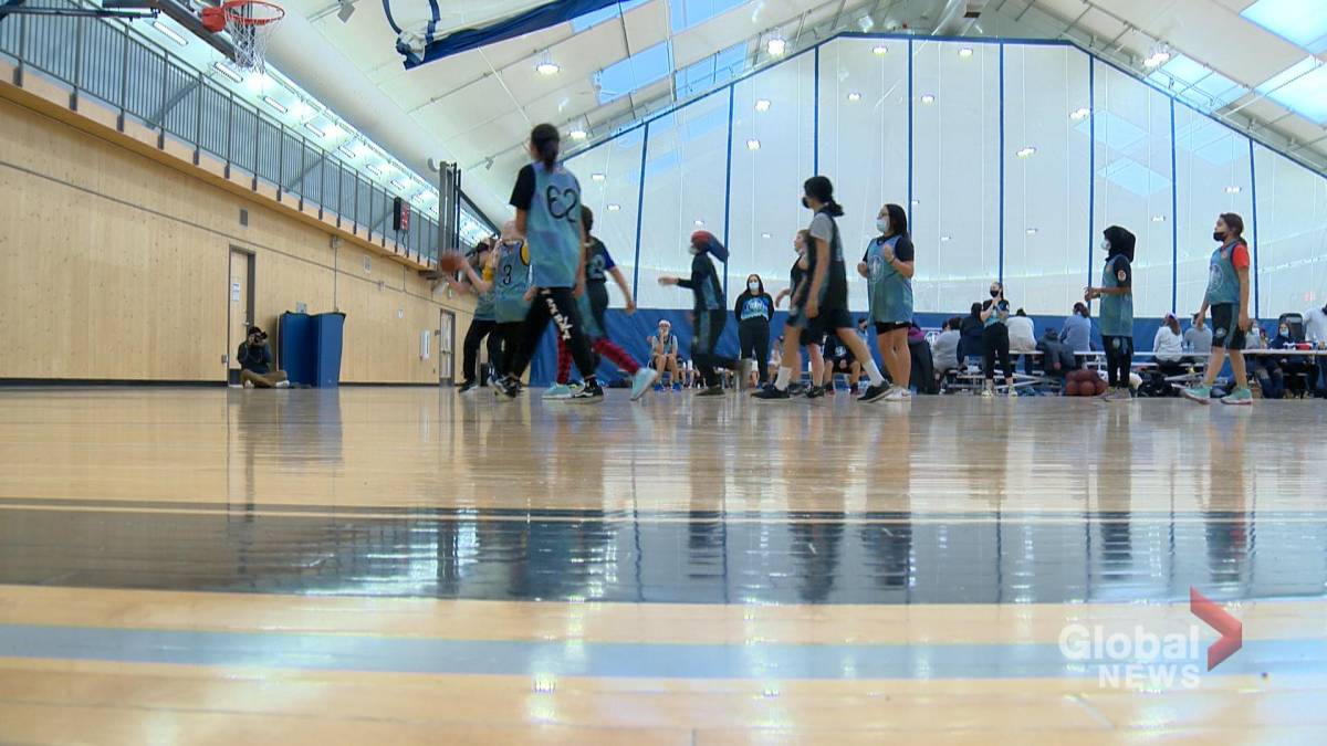Click to play video: 'Living Skies Indian Basketball League is a hit with youth in Saskatchewan'