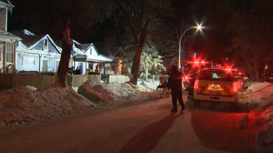 Click to play video: 'Fire on Simcoe Street sends 9 to hospital, 1 child in critical condition'