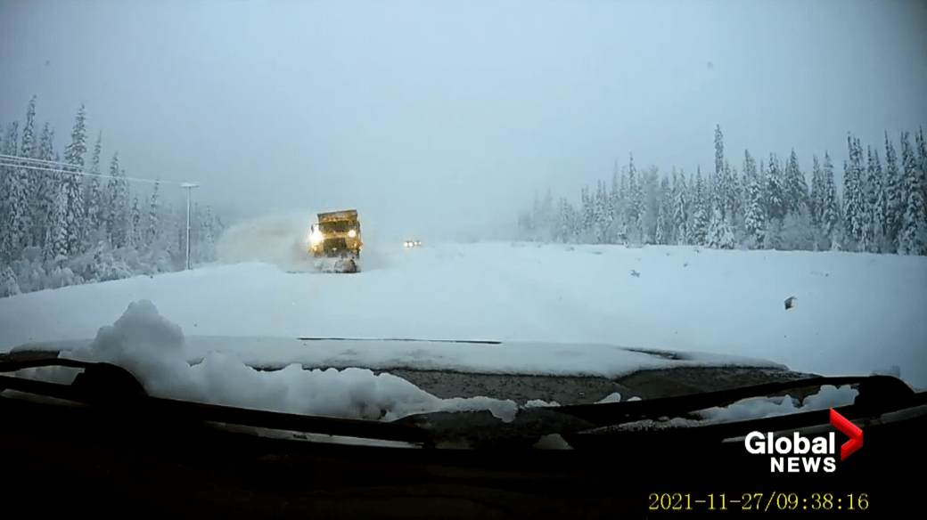 Click to play video: 'Dashcam captures terrifying near miss between truck and snowplow on BC Highway'