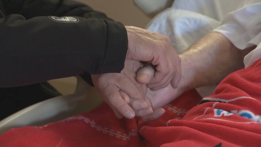 Click to play video: 'Strict visitor restrictions remain in place at BC care homes'