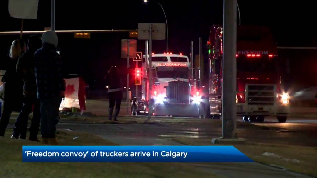 Click to play video: '' Freedom convoy 'of truckers opposing vaccine mandate rolls through Calgary'