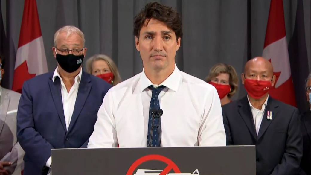 Click to play video: 'Canada election: Trudeau doubles down on gun laws, pledges tougher firearm control'
