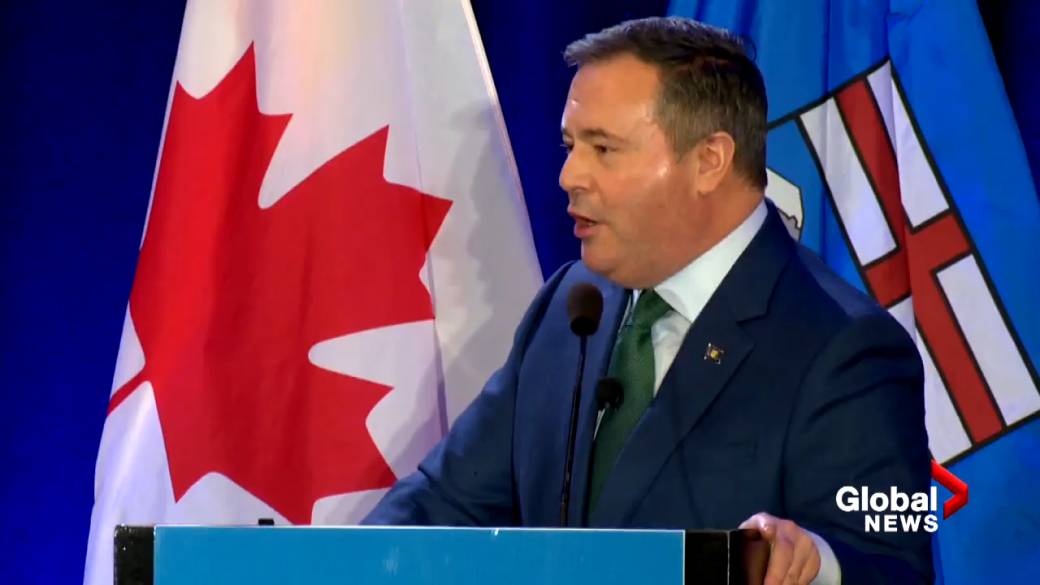 Click to play video: 'Kenney addresses the success of the energy industry at the Chamber of Commerce'