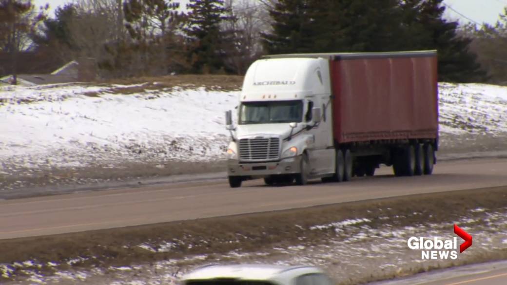 Click to play video: 'Atlantic Truckers Respond to Change in Vaccination Requirements'