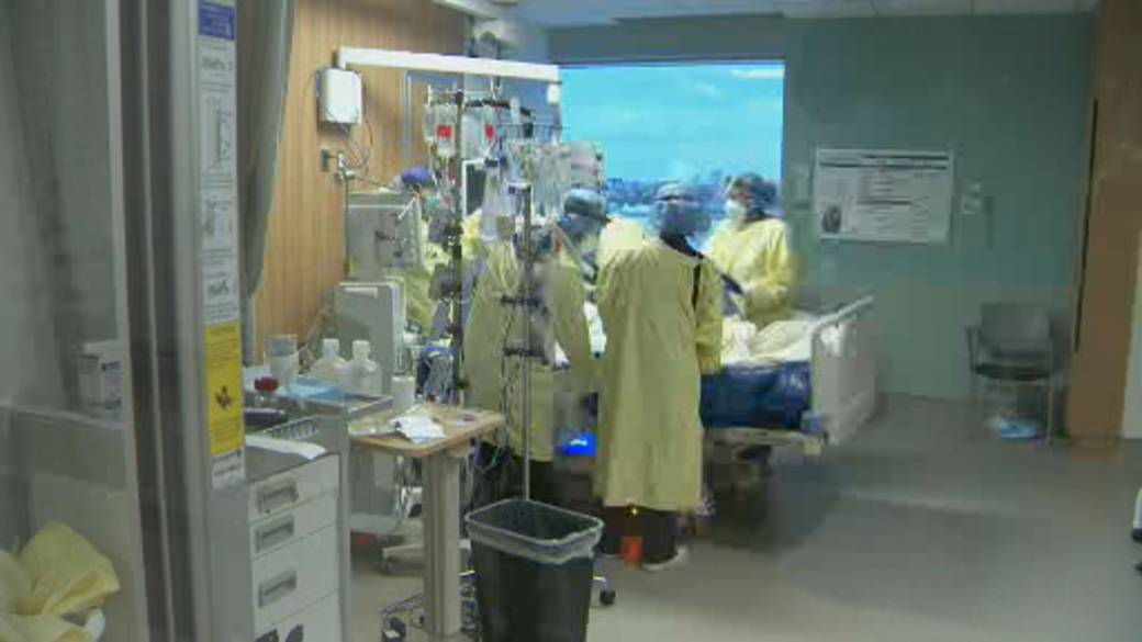 Click to play video: 'Doctors warn of more COVID-19 trouble as province start opening up again'