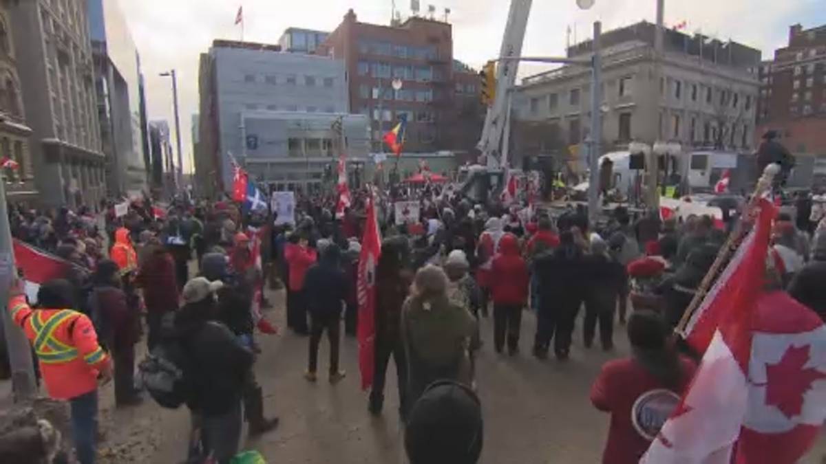 Click to play video: 'Protesters told to leave Ottawa after 3rd day of disrupting Canadian capital'