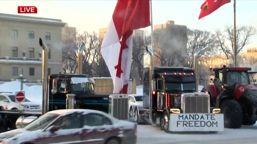 Click to play video: 'Vehicles at Manitoba Legislature Friday morning for trucker protest'